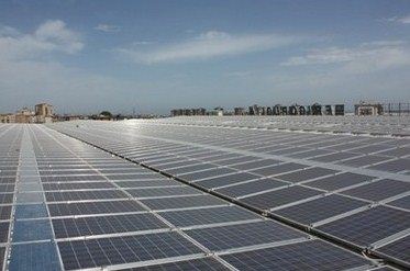 Sun-exposed coverings of industrial warehouses are ideal surfaces to install PV modules.